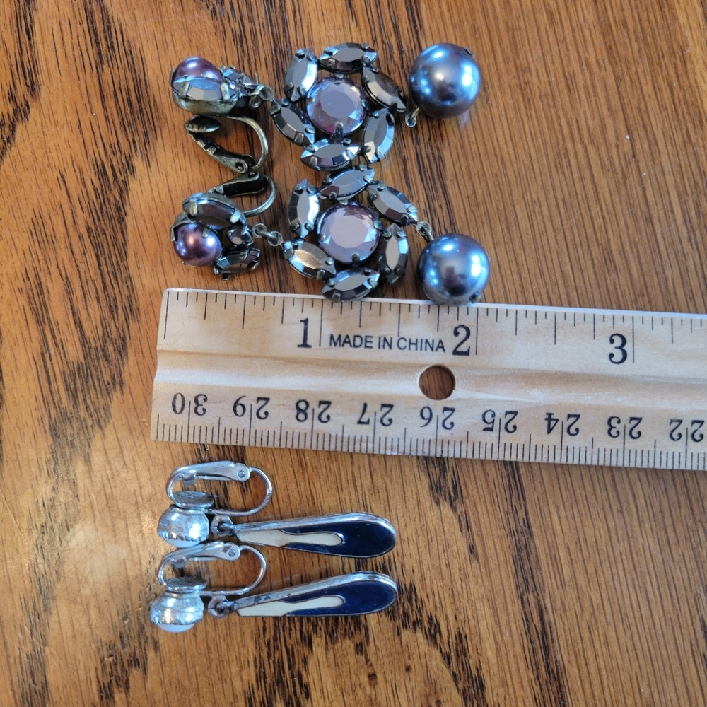 Vintage Signed Clip-On Earrings ~ 2 Pair ~ Kramer ~ Avon ~ MCM ~ 1960s - Picture 13 of 13